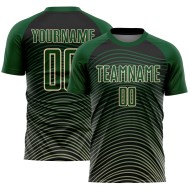 Camiseta de fútbol personalizada con degradado verde, color crema y negro, con diseño geométrico y sublimación de líneas