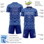 Camiseta de fútbol personalizada con sublimación geométrica, diseño abstracto azul y blanco, con formas reales claras Camiseta de fútbol personalizada con sublimación geométrica, diseño abstracto azul y blanco, con formas reales claras