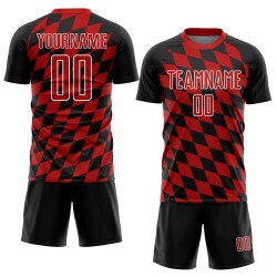 Uniforme de fútbol sublimado negro con estampado de rombos, camiseta roja y blanca personalizada Uniforme de fútbol sublimado negro con estampado de rombos, camiseta roja y blanca personalizada