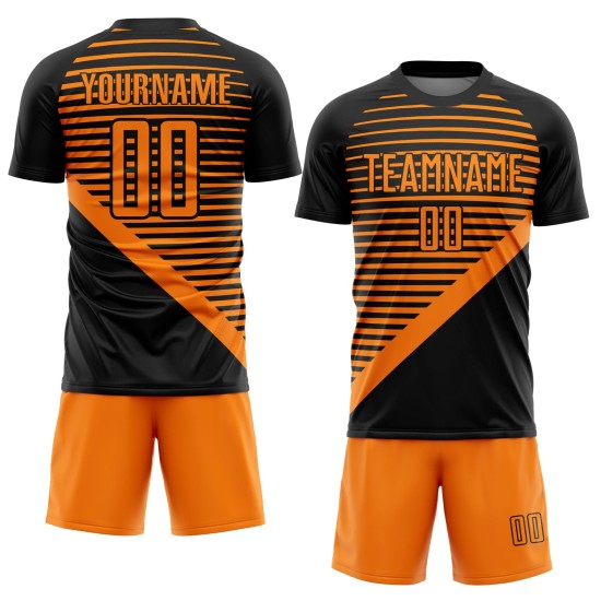 Camiseta de fútbol personalizada con rayas naranjas y sublimación negra Camiseta de fútbol personalizada con rayas naranjas y sublimación negra