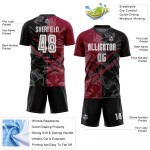 Camiseta de fútbol rasca y gana, uniforme de sublimación, personalizada, con estampado de grafiti en negro y granate. Camiseta de fútbol rasca y gana, uniforme de sublimación, personalizada, con estampado de grafiti en negro y granate.