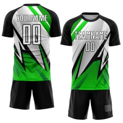 Uniforme de fútbol negro personalizado, camiseta blanca y verde Aurora sublimada