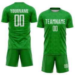 Camiseta de fútbol blanca con diseño geométrico de sublimación de césped y formas verdes personalizadas Camiseta de fútbol blanca con diseño geométrico de sublimación de césped y formas verdes personalizadas