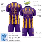 Uniforme de fútbol de sublimación con rayas doradas y moradas, personalizado y abstracto Uniforme de fútbol de sublimación con rayas doradas y moradas, personalizado y abstracto