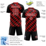 Uniforme de fútbol sublimado negro con estampado de rombos, camiseta roja y blanca personalizada Uniforme de fútbol sublimado negro con estampado de rombos, camiseta roja y blanca personalizada